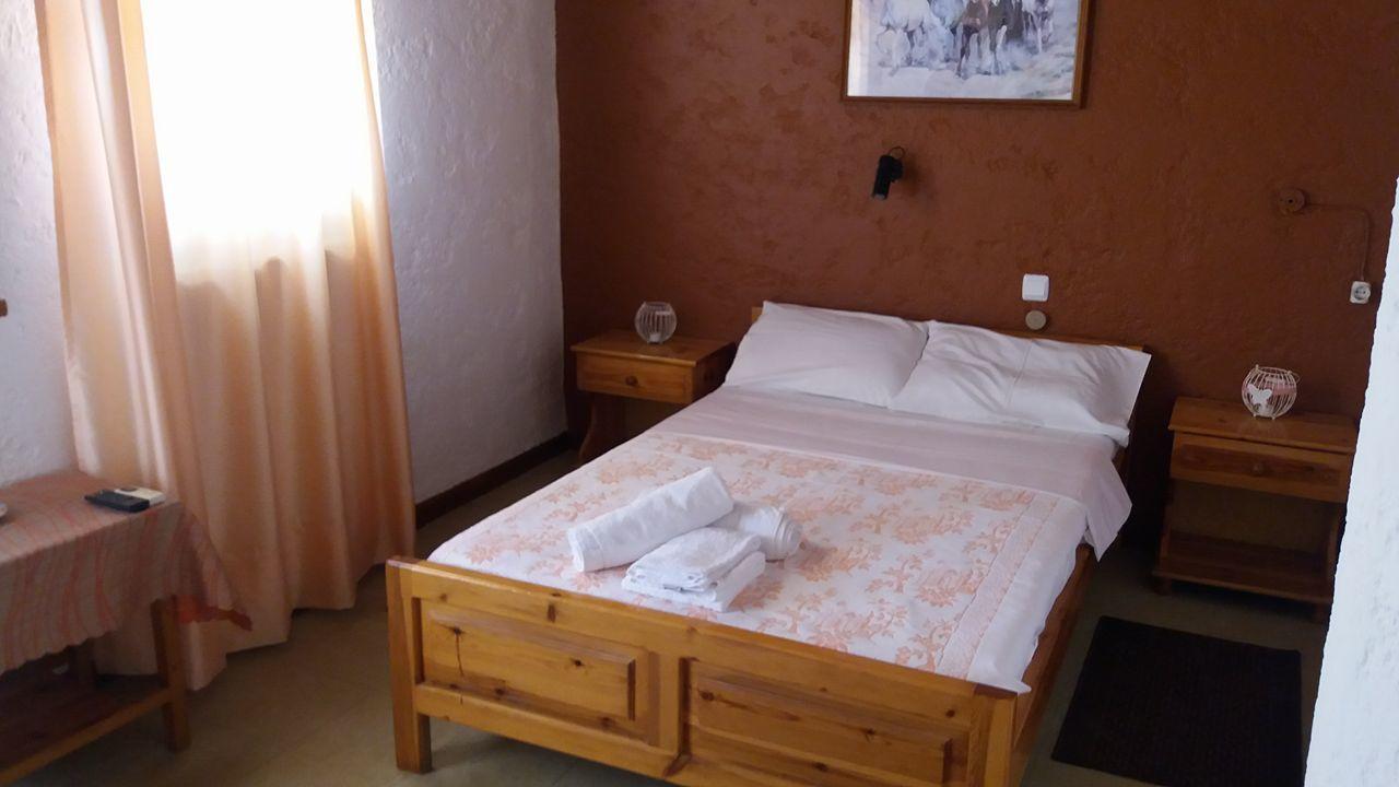 Antikristo Rooms Karteros Exterior photo